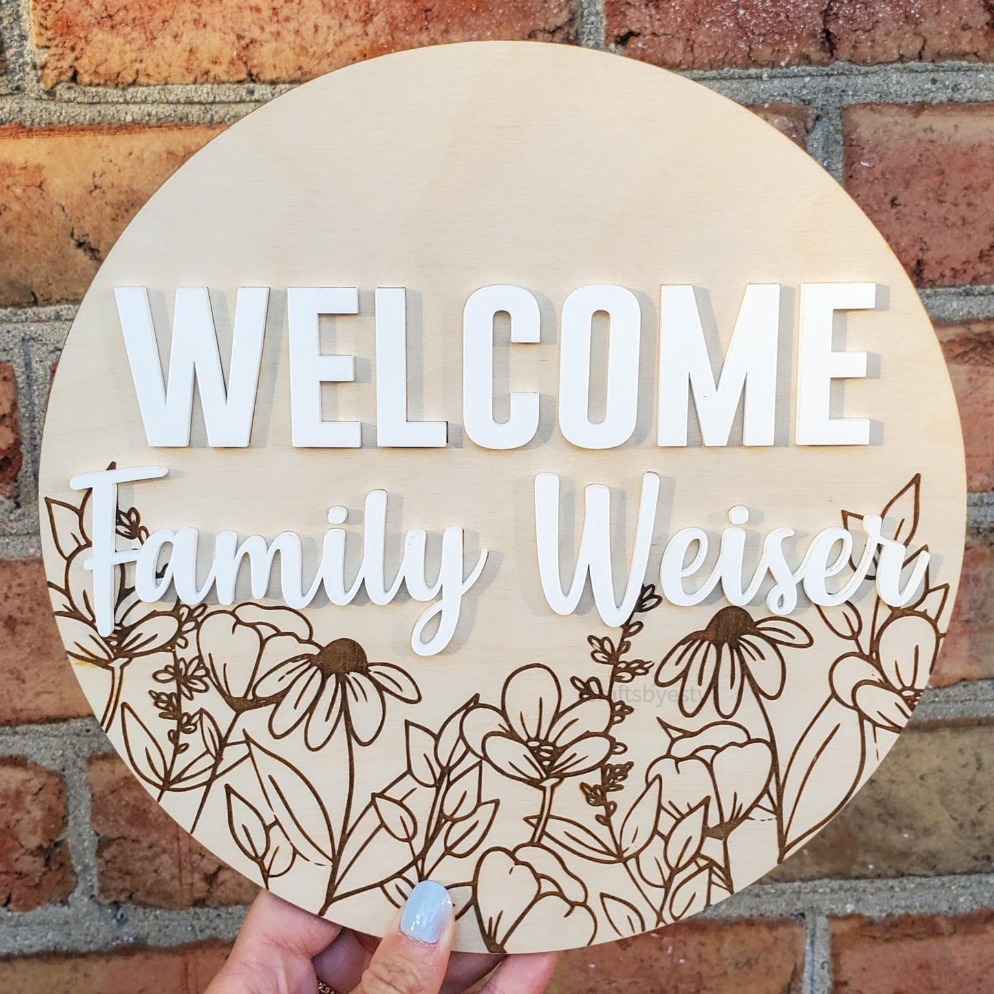 Round Welcome Plaque - Floral Engraved